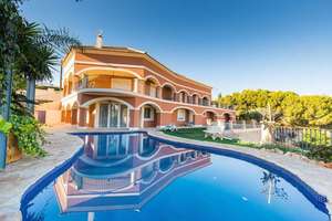 Villa for sale in Busot, Alicante. 